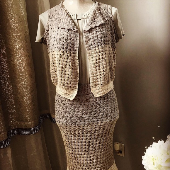 Two piece suit - Picture 3 of 3